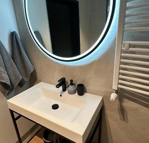 One שצ'קלארסקה פוראובה